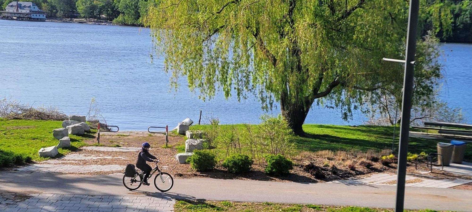 Kokomo Inn Bed And Breakfast Ottawa-Gatineau'S Only Tropical Riverfront B&B On The National Capital Cycling Pathway Route Verte #1 - For Adults Only - Chambre D'Hotes Tropical Aux Berges Des Outaouais Bnb #17542O Zewnętrze zdjęcie