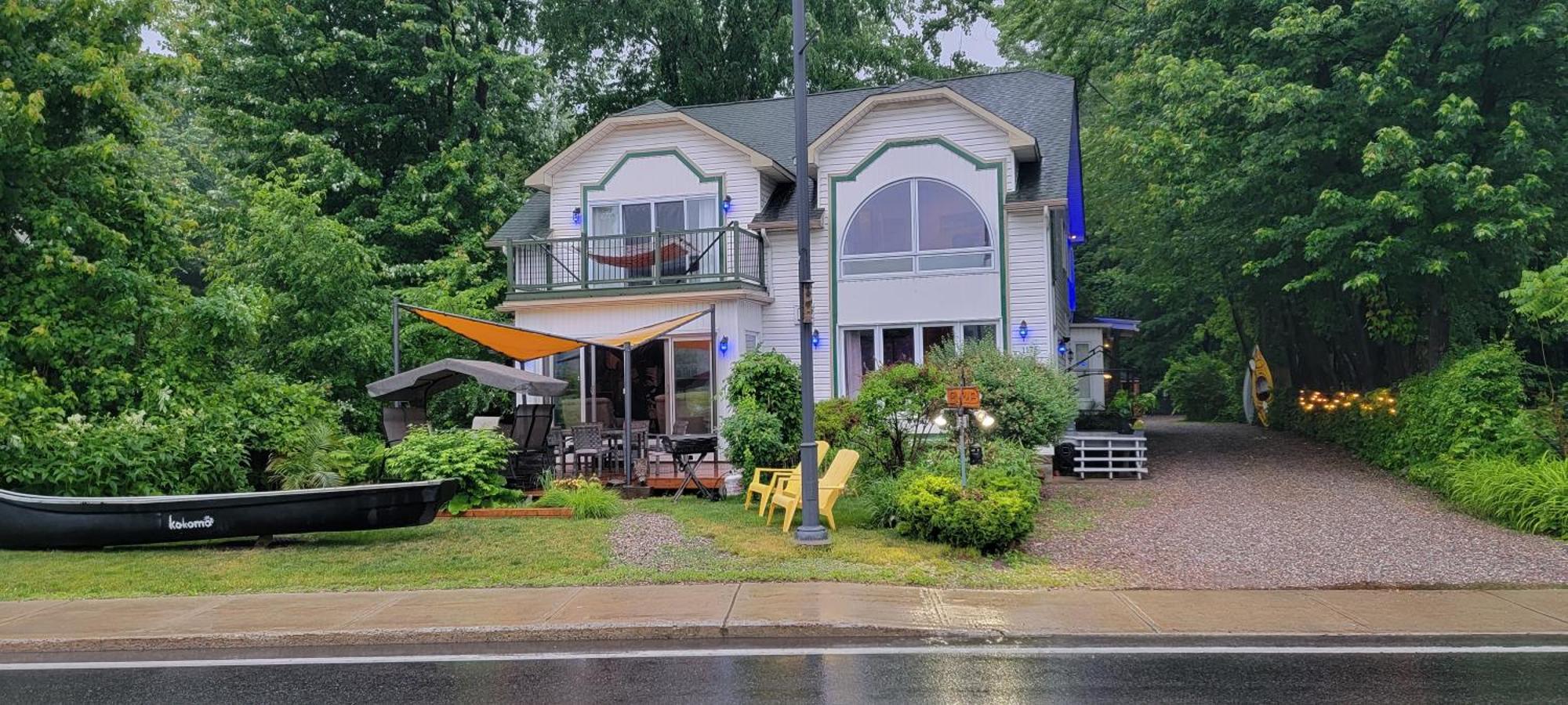 Kokomo Inn Bed And Breakfast Ottawa-Gatineau'S Only Tropical Riverfront B&B On The National Capital Cycling Pathway Route Verte #1 - For Adults Only - Chambre D'Hotes Tropical Aux Berges Des Outaouais Bnb #17542O Zewnętrze zdjęcie