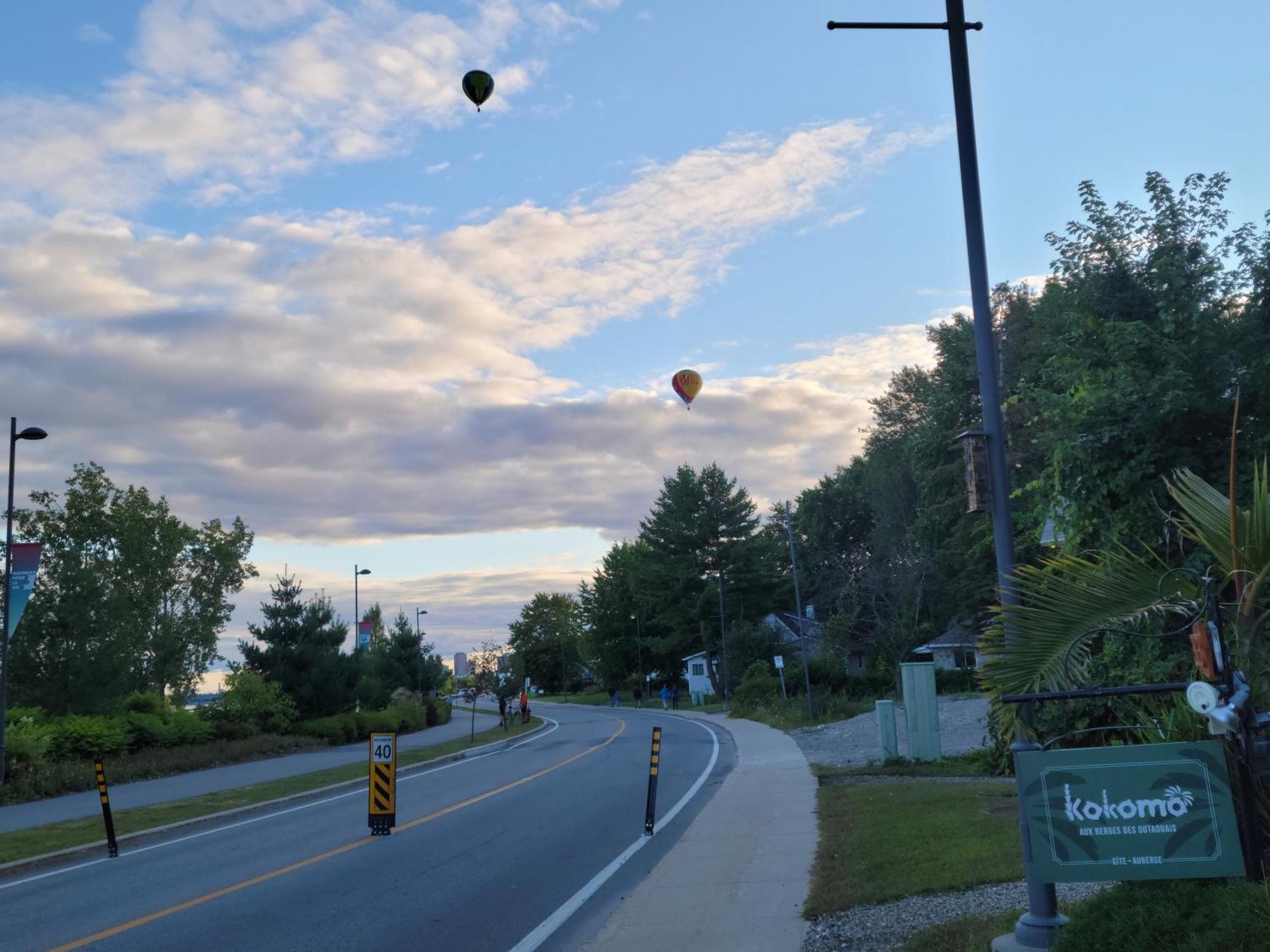 Kokomo Inn Bed And Breakfast Ottawa-Gatineau'S Only Tropical Riverfront B&B On The National Capital Cycling Pathway Route Verte #1 - For Adults Only - Chambre D'Hotes Tropical Aux Berges Des Outaouais Bnb #17542O Zewnętrze zdjęcie