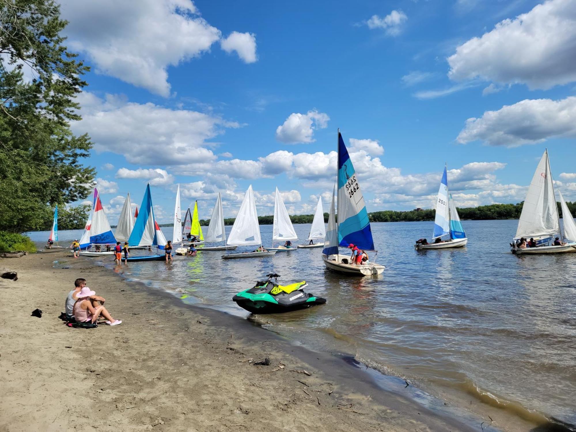 Kokomo Inn Bed And Breakfast Ottawa-Gatineau'S Only Tropical Riverfront B&B On The National Capital Cycling Pathway Route Verte #1 - For Adults Only - Chambre D'Hotes Tropical Aux Berges Des Outaouais Bnb #17542O Zewnętrze zdjęcie